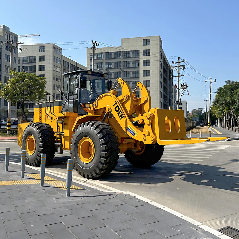 Se vende carretilla elevadora de 23 toneladas con motor Weichai.