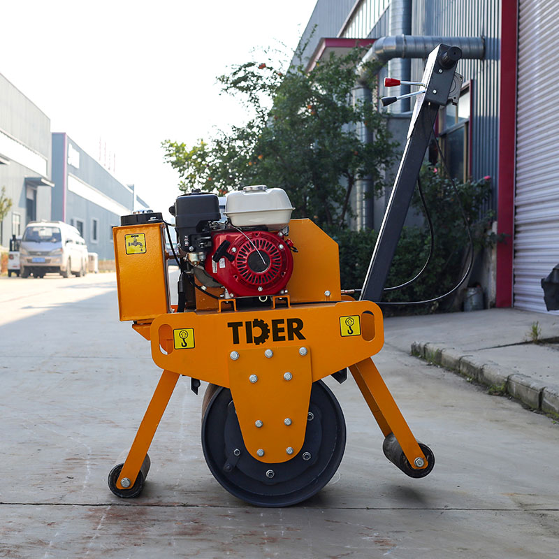 Compactadora de empuje de 350 kg con motor diésel