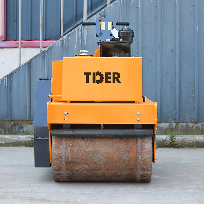Rodillo compactador de doble tambor de 600 kg con motor diésel de arranque eléctrico.