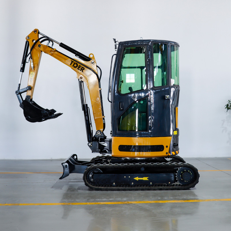 Miniexcavadora de 3 toneladas con sistema hidráulico con detección de carga.